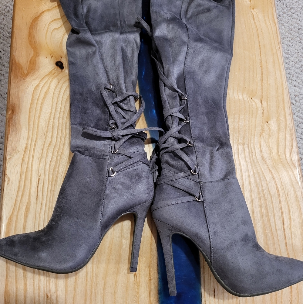 NIB Vices Dark Gray Stiletto Boots